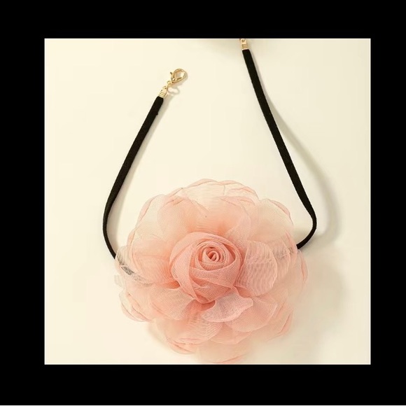 Sheer Flower choker🌸so pretty on. - Picture 2 of 5